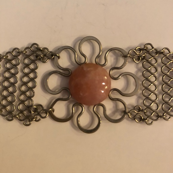 Chainmail Flower Bracelet with Pink Stone Groovy - Picture 5 of 12